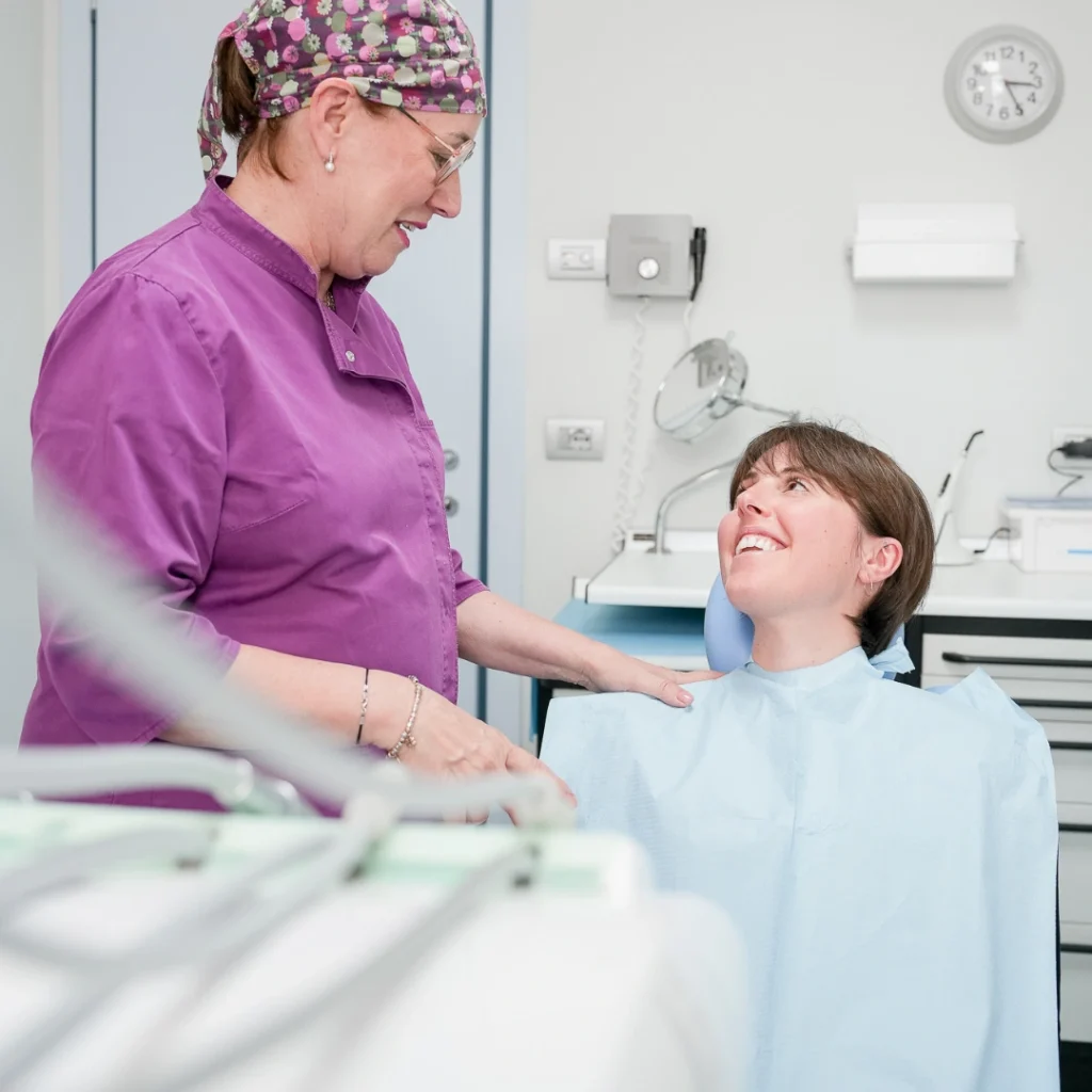 come pulire le faccette dentali