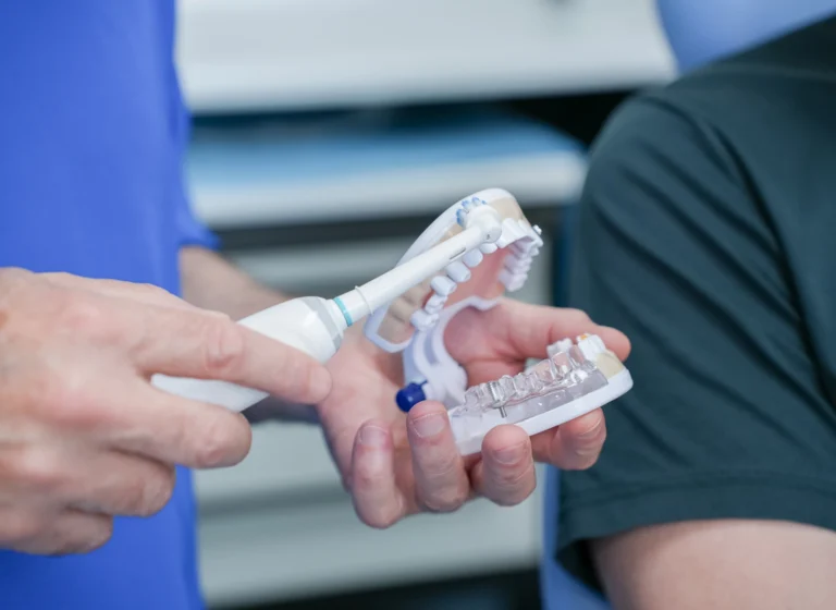 a che età fare la prima pulizia dei denti